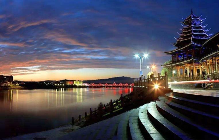 湖南小城，暖阳下的温馨日常画卷